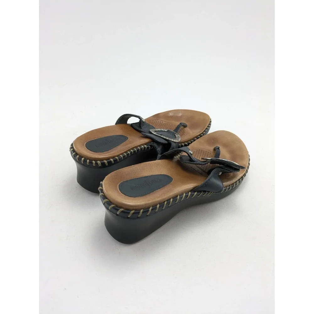 Womens Minnetonka Denver Blue Leather Slide Wedge Thong Medallion Sandals Size 8